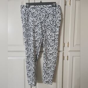 XL Pink Active black and white flowers  (said to be capris, were not on me)